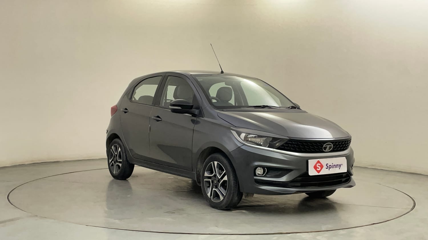 Used 2021 Tata Tiago XZ Plus Petrol Manual exterior RIGHT FRONT CORNER VIEW