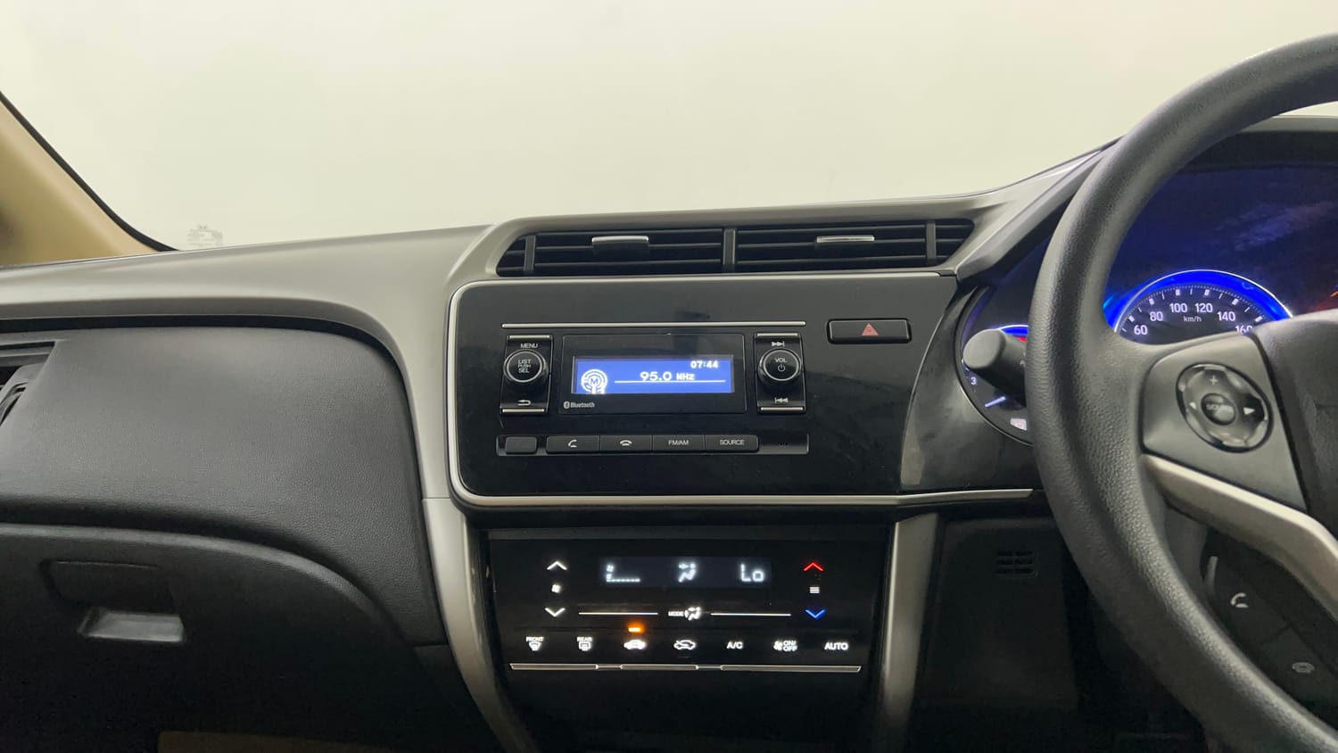 Used 2016 Honda City SV CVT Petrol Automatic interior MUSIC SYSTEM & AC CONTROL VIEW