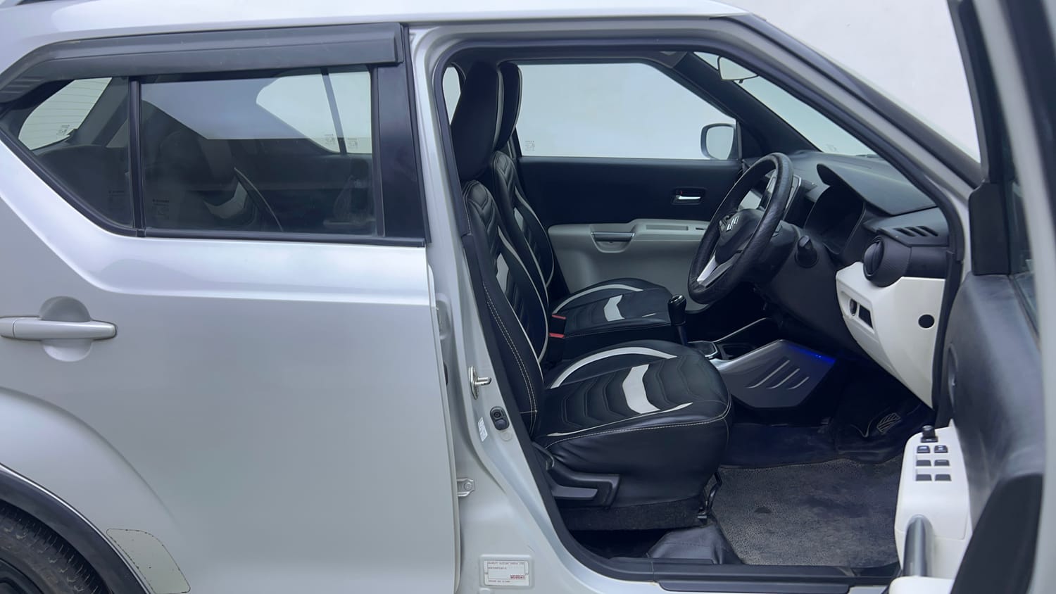 Used 2021 Maruti Suzuki Ignis Zeta 1.2 MT Petrol Manual interior RIGHT SIDE FRONT DOOR CABIN VIEW