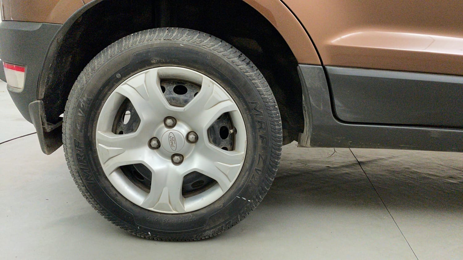 Used 2017 Ford EcoSport Trend+ 1.0L EcoBoost Petrol Manual tyres RIGHT REAR TYRE RIM VIEW