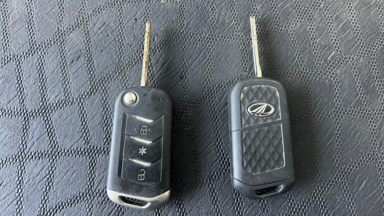 Used 2022 mahindra Thar LX Hard Top Diesel AT 4WD Diesel Automatic extra CAR KEY VIEW