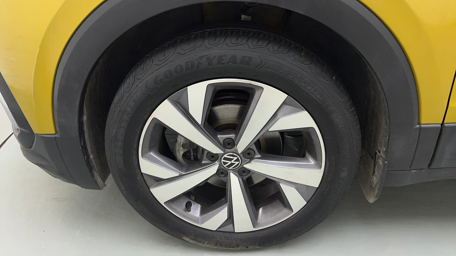Used 2022 Volkswagen Taigun Topline 1.0 TSI AT Petrol Automatic tyres LEFT FRONT TYRE RIM VIEW