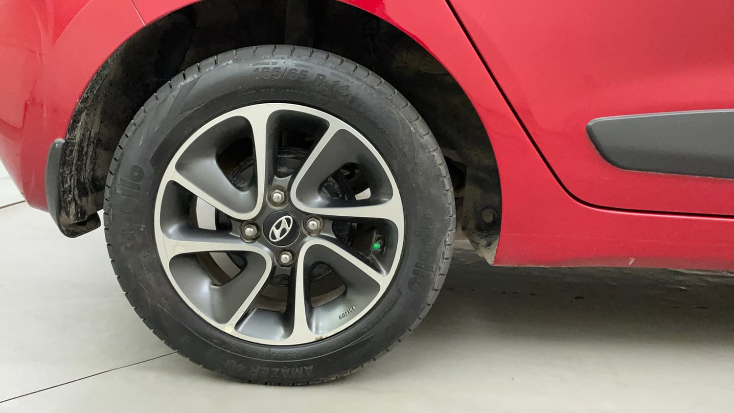 Used 2018 Hyundai Grand i10 Asta 1.2 Kappa VTVT Petrol Manual tyres RIGHT REAR TYRE RIM VIEW