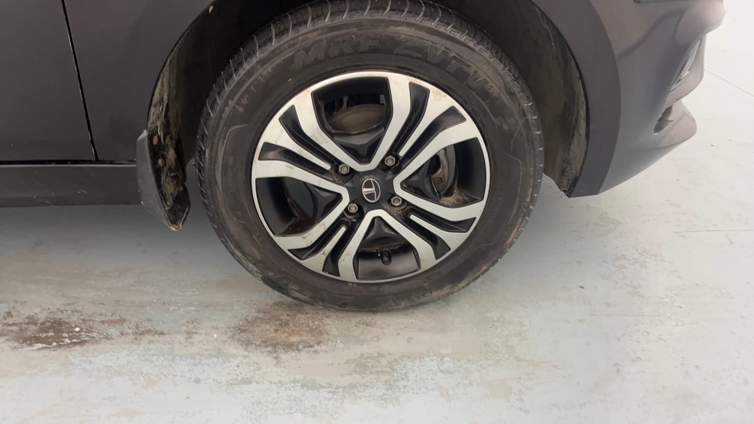 Used 2023 Tata Tiago XT Petrol Manual tyres RIGHT FRONT TYRE RIM VIEW