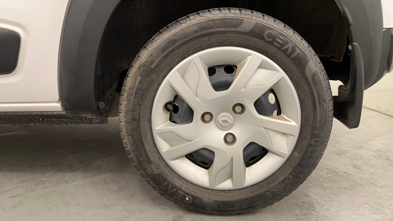 Used 2020 Renault Kwid RXL Petrol Manual tyres LEFT REAR TYRE RIM VIEW
