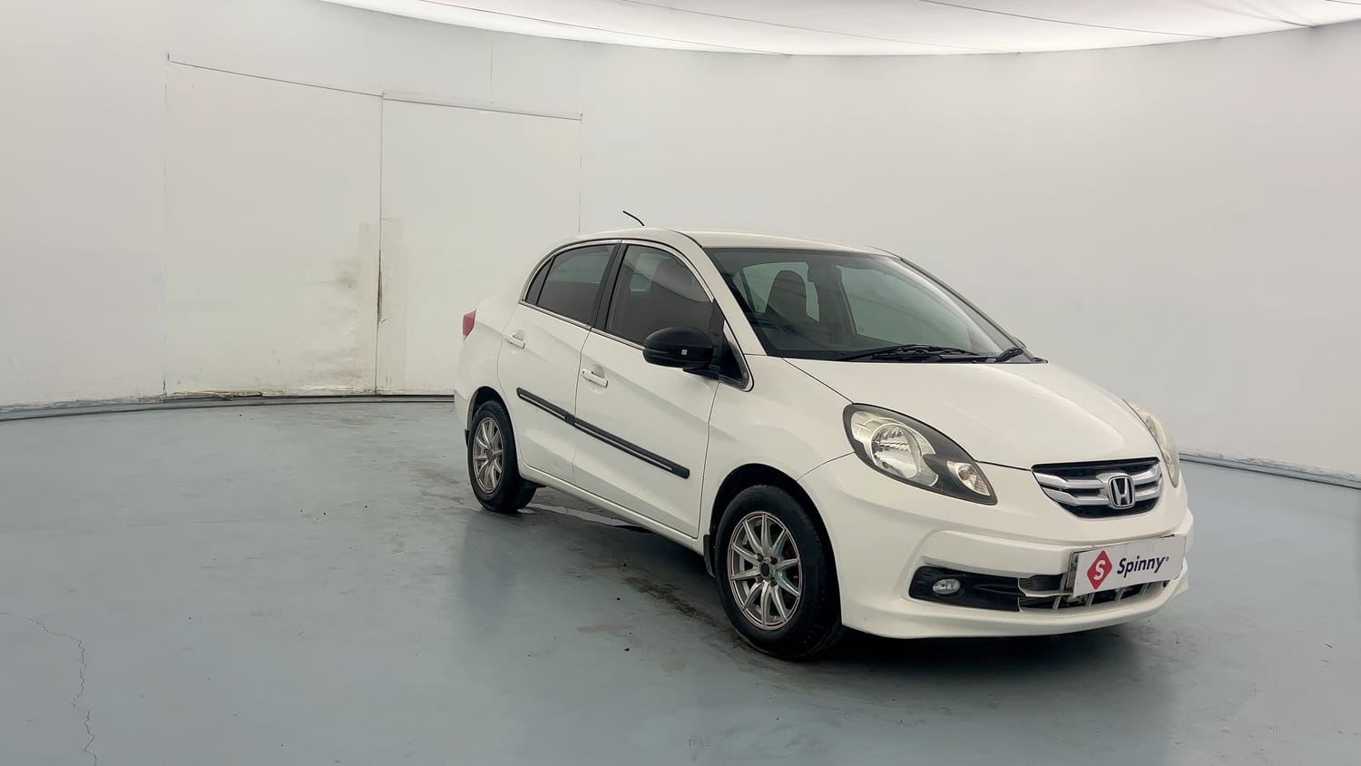 Used 2015 Honda Amaze 1.2 SX i-VTEC Petrol Manual exterior RIGHT FRONT CORNER VIEW