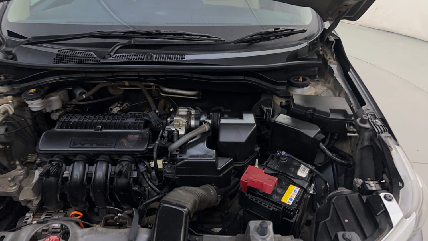 Used 2020 Honda Amaze 1.2 S MT Petrol Petrol Manual engine ENGINE LEFT SIDE HINGE & APRON VIEW