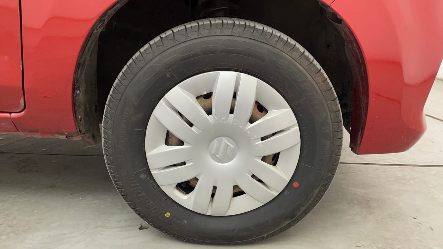 Used 2018 Maruti Suzuki Alto 800 LXi Petrol Manual tyres RIGHT FRONT TYRE RIM VIEW