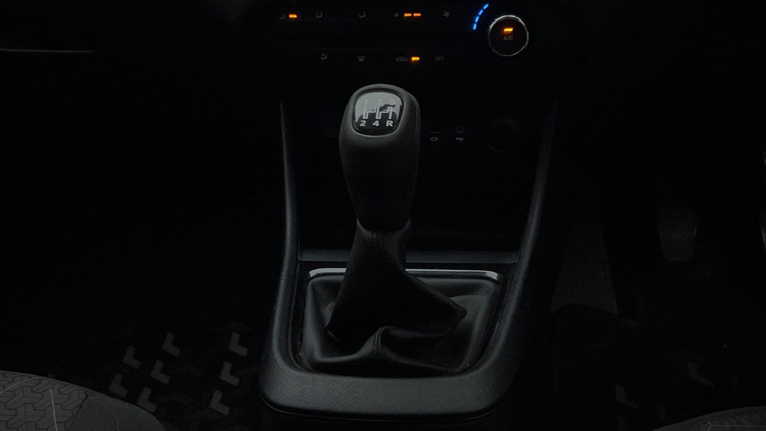 Used 2022 Tata Punch Adventure MT Petrol Manual interior GEAR  KNOB VIEW