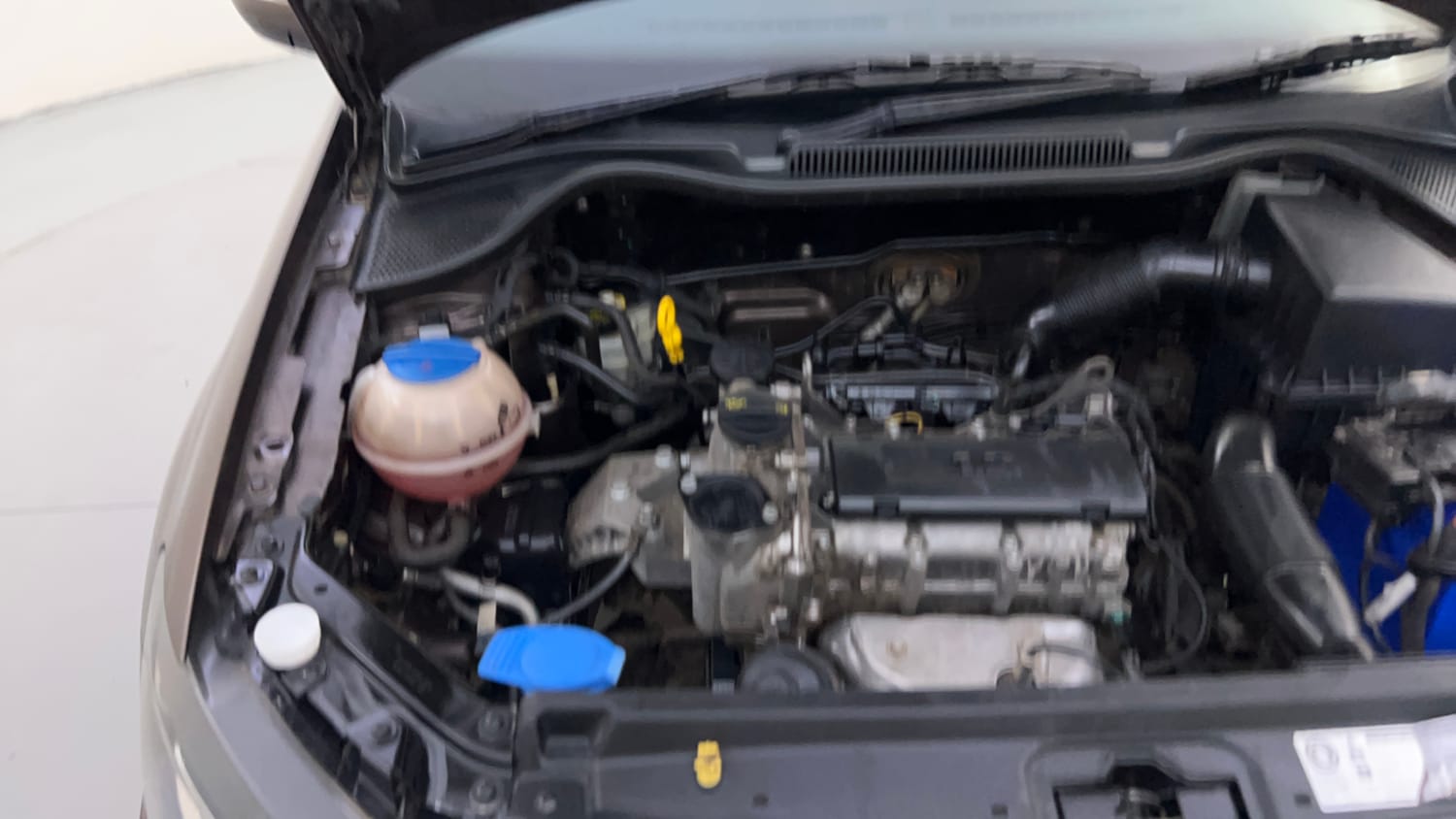 Used 2016 Volkswagen Ameo Highline1.2L (P) Petrol Manual engine ENGINE RIGHT SIDE HINGE & APRON VIEW