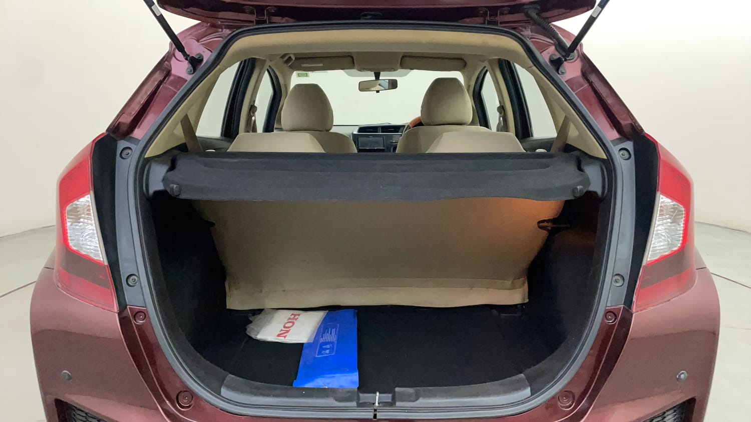 Used 2017 Honda Jazz V AT Petrol Petrol Automatic interior DICKY INSIDE VIEW