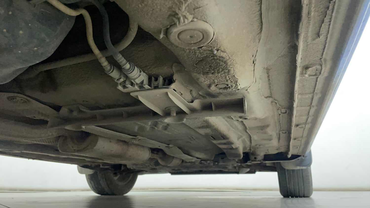 Used 2023 Volkswagen Virtus Topline 1.0 TSI MT Petrol Manual extra REAR RIGHT UNDERBODY VIEW