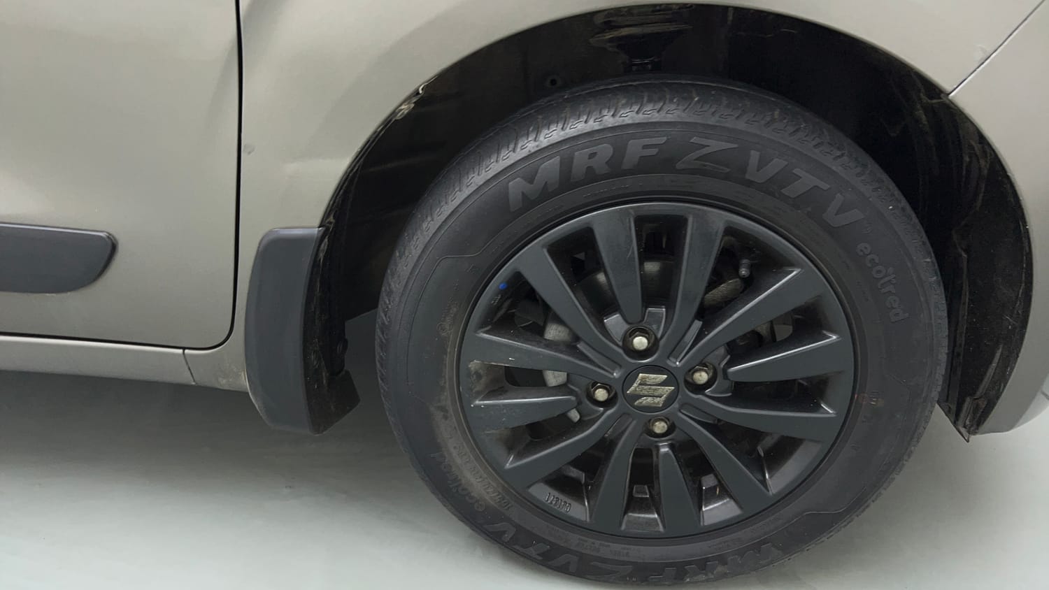 Used 2023 Maruti Suzuki Wagon R ZXI Plus 1.2 AGS Petrol Automatic tyres RIGHT FRONT TYRE RIM VIEW