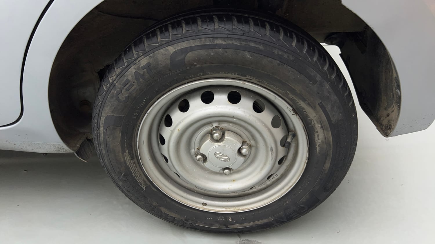 Used 2019 Hyundai Santro Magna Petrol Manual tyres LEFT REAR TYRE RIM VIEW