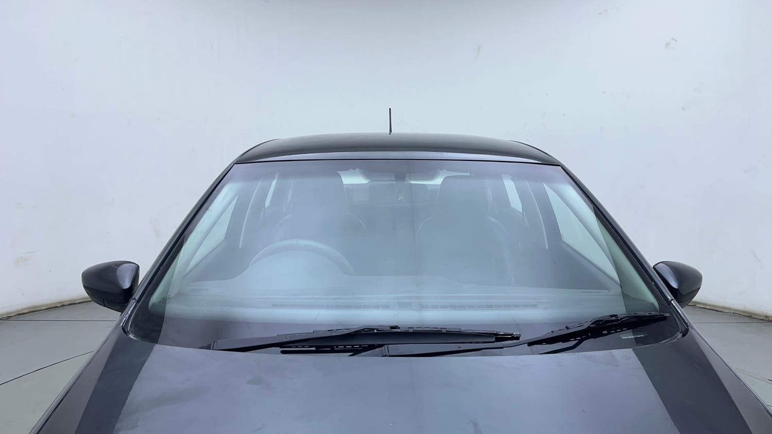 Used 2018 Volkswagen Ameo Comfortline 1.0L (P) Petrol Manual exterior FRONT WINDSHIELD VIEW