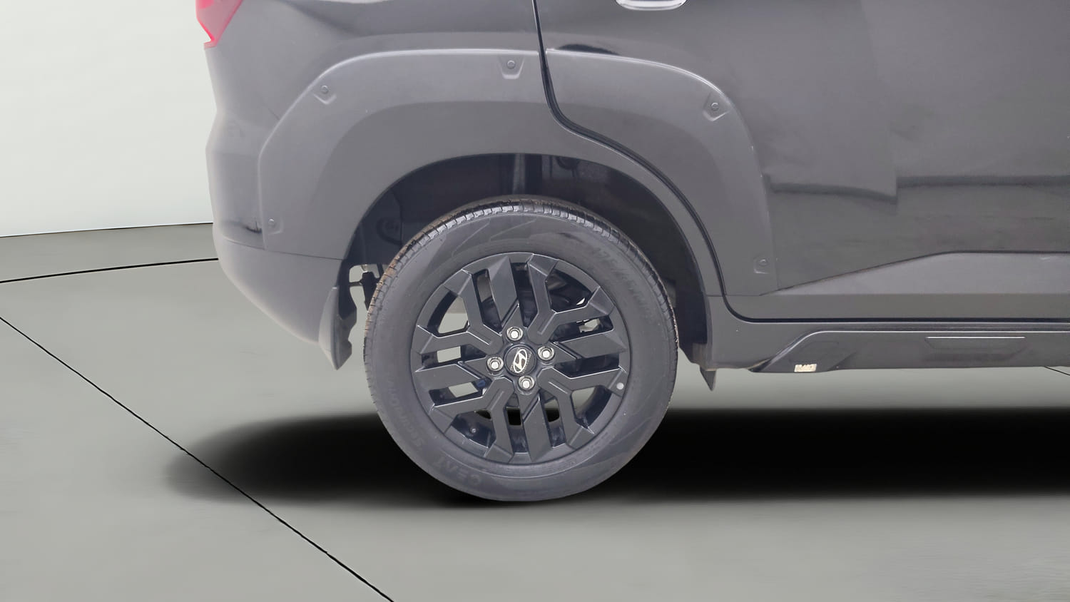 Used 2025 Hyundai Exter SX (O) Connect 1.2 AMT Knight Edition Petrol Automatic tyres RIGHT REAR TYRE RIM VIEW