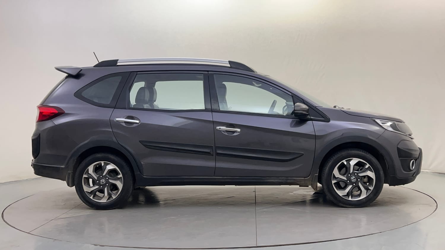 Used 2018 Honda BR-V V CVT Petrol Petrol Automatic exterior RIGHT SIDE VIEW