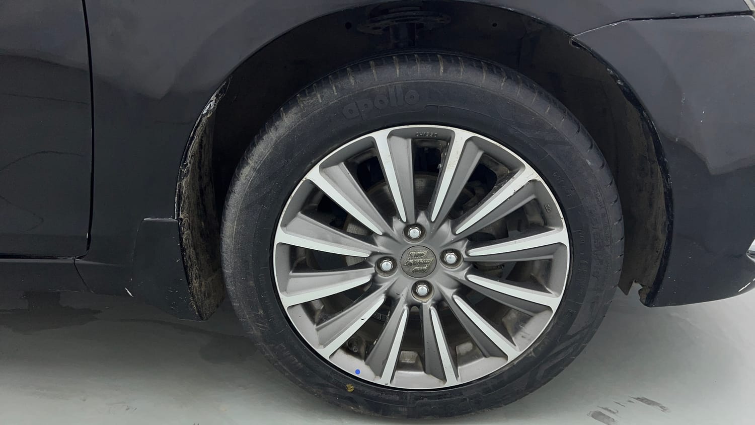 Used 2020 Maruti Suzuki Ciaz Alpha 1.5 AT Petrol Automatic tyres RIGHT FRONT TYRE RIM VIEW