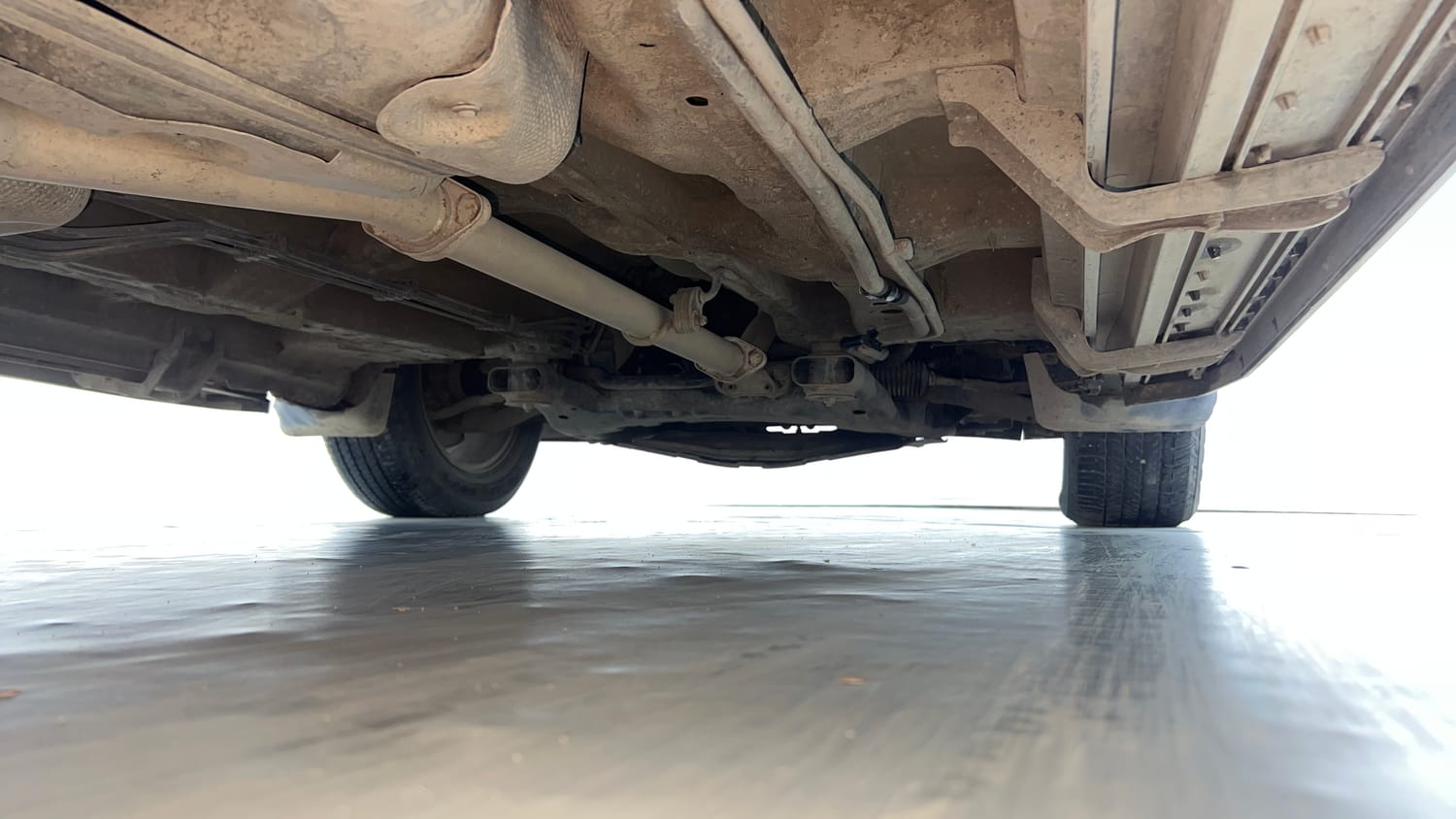 Used 2016 Mahindra XUV500 W10 AT Diesel Automatic extra REAR RIGHT UNDERBODY VIEW