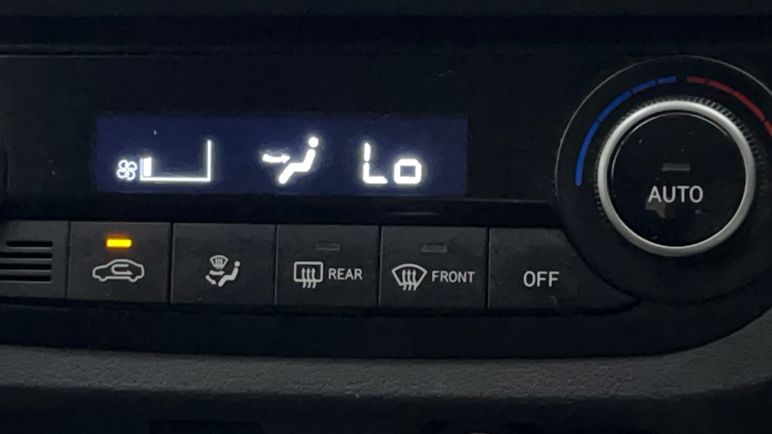 Used 2022 Hyundai Grand i10 Nios Sportz 1.2 Kappa VTVT Petrol Manual top_features Rear defogger