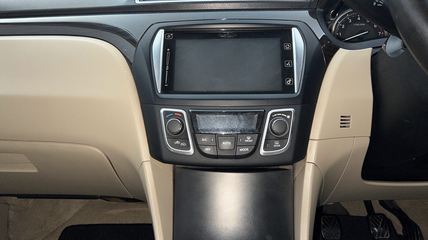 Used 2015 Maruti Suzuki Ciaz ZXI+ Petrol Manual top_features Touch screen infotainment system