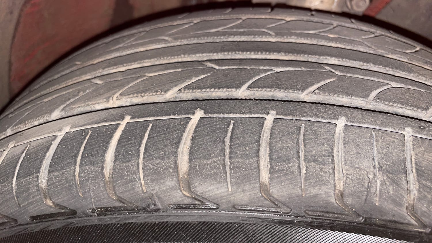 Used 2014 Volkswagen Polo Highline1.2L (P) Petrol Manual tyres RIGHT FRONT TYRE TREAD VIEW
