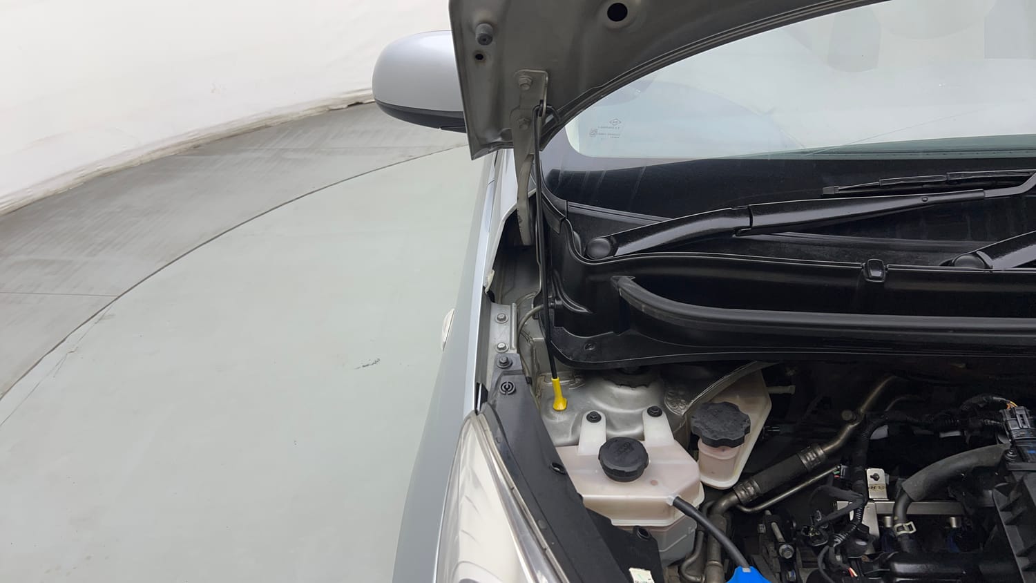 Used 2019 Hyundai Santro Magna Petrol Manual engine ENGINE RIGHT SIDE HINGE & APRON VIEW
