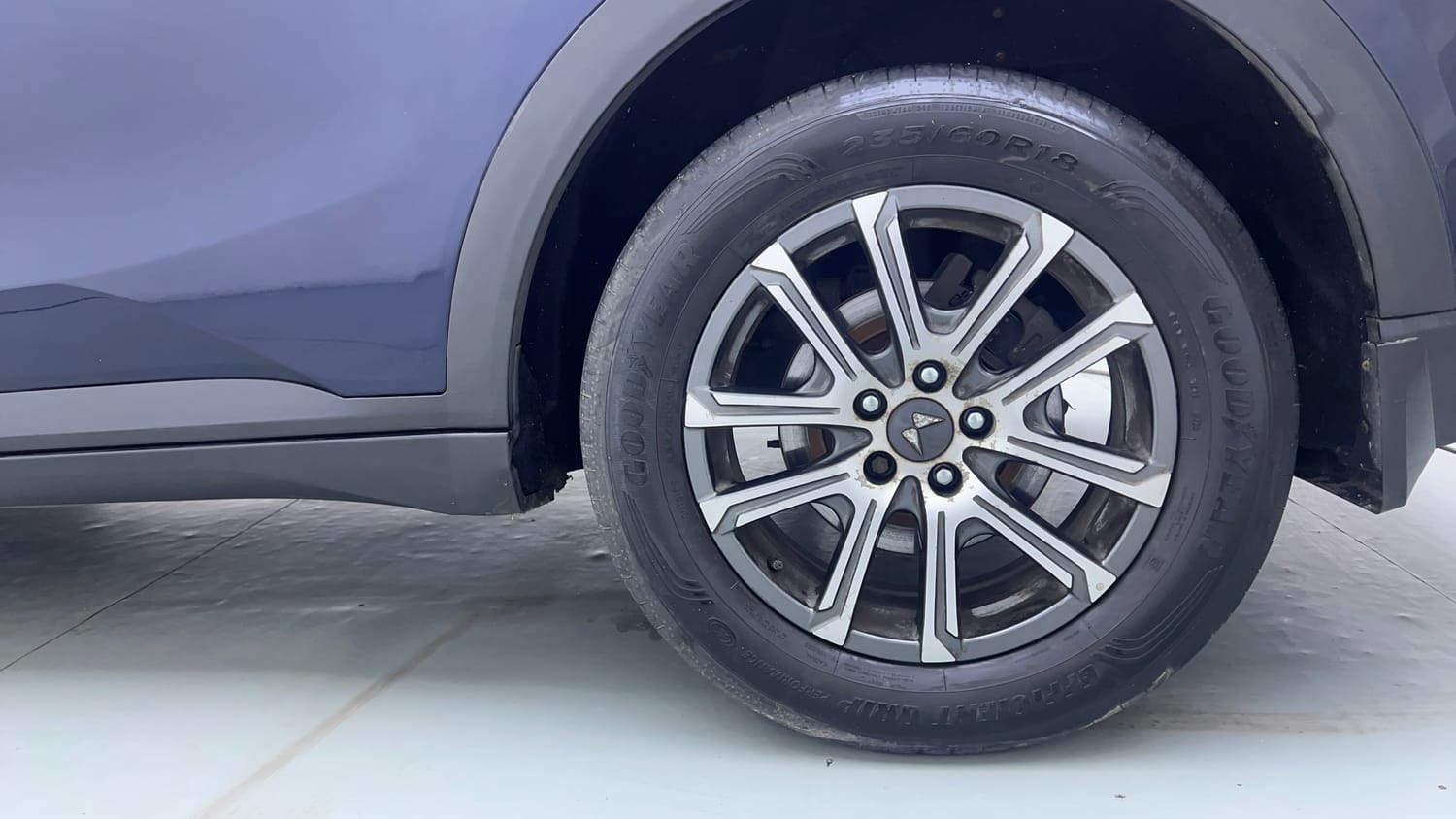 Used 2021 Mahindra XUV700 AX 7 Petrol AT Luxury Pack 7 STR Petrol Automatic tyres LEFT REAR TYRE RIM VIEW