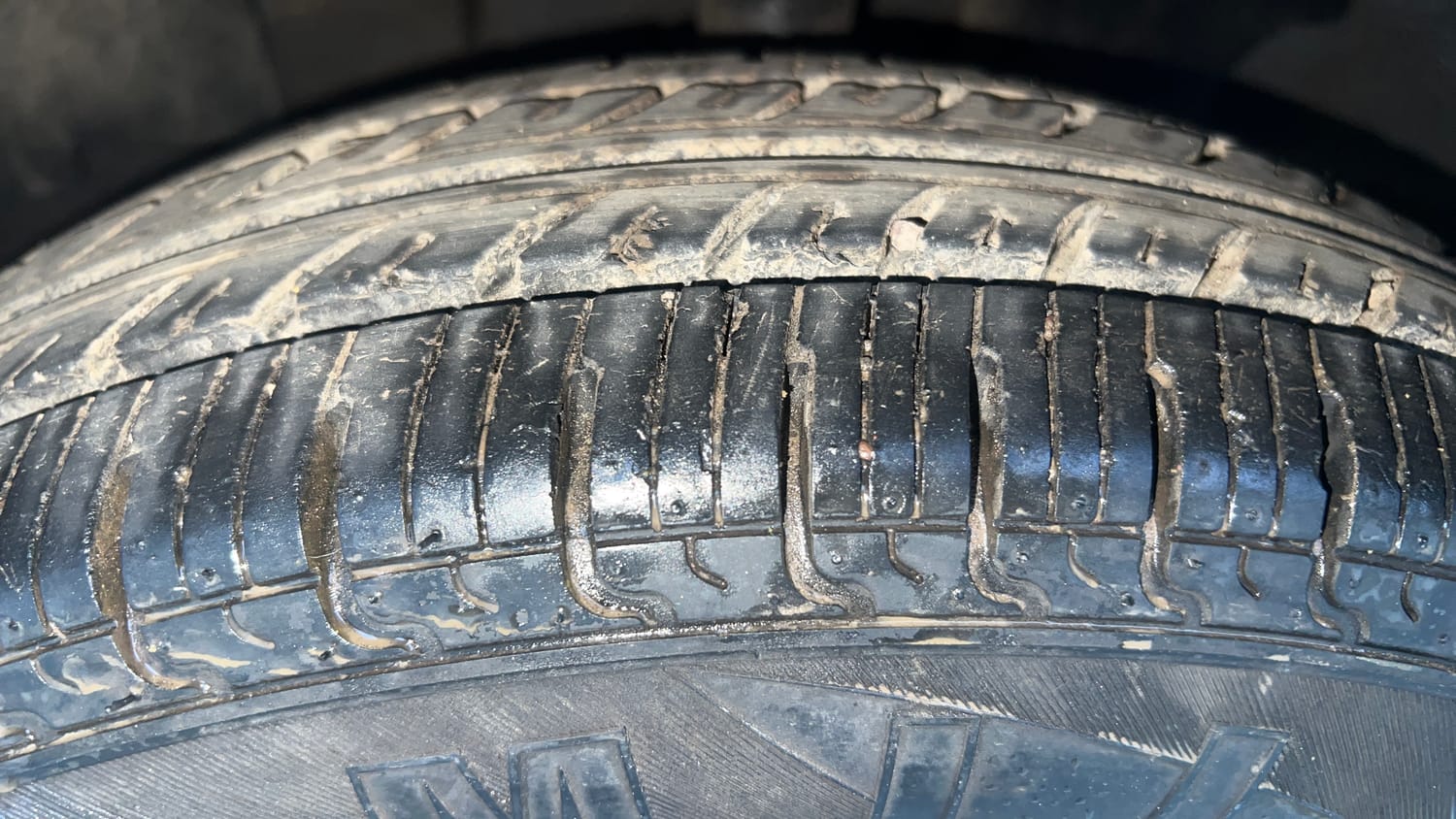 Used 2017 Renault Kwid CLIMBER 1.0 AMT Petrol Automatic tyres LEFT FRONT TYRE TREAD VIEW