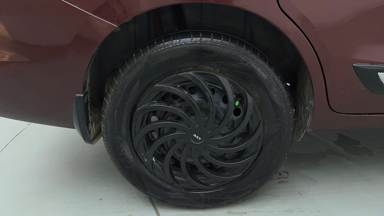 Used 2022 Maruti Suzuki New Ertiga VXi Petrol Manual tyres RIGHT REAR TYRE RIM VIEW