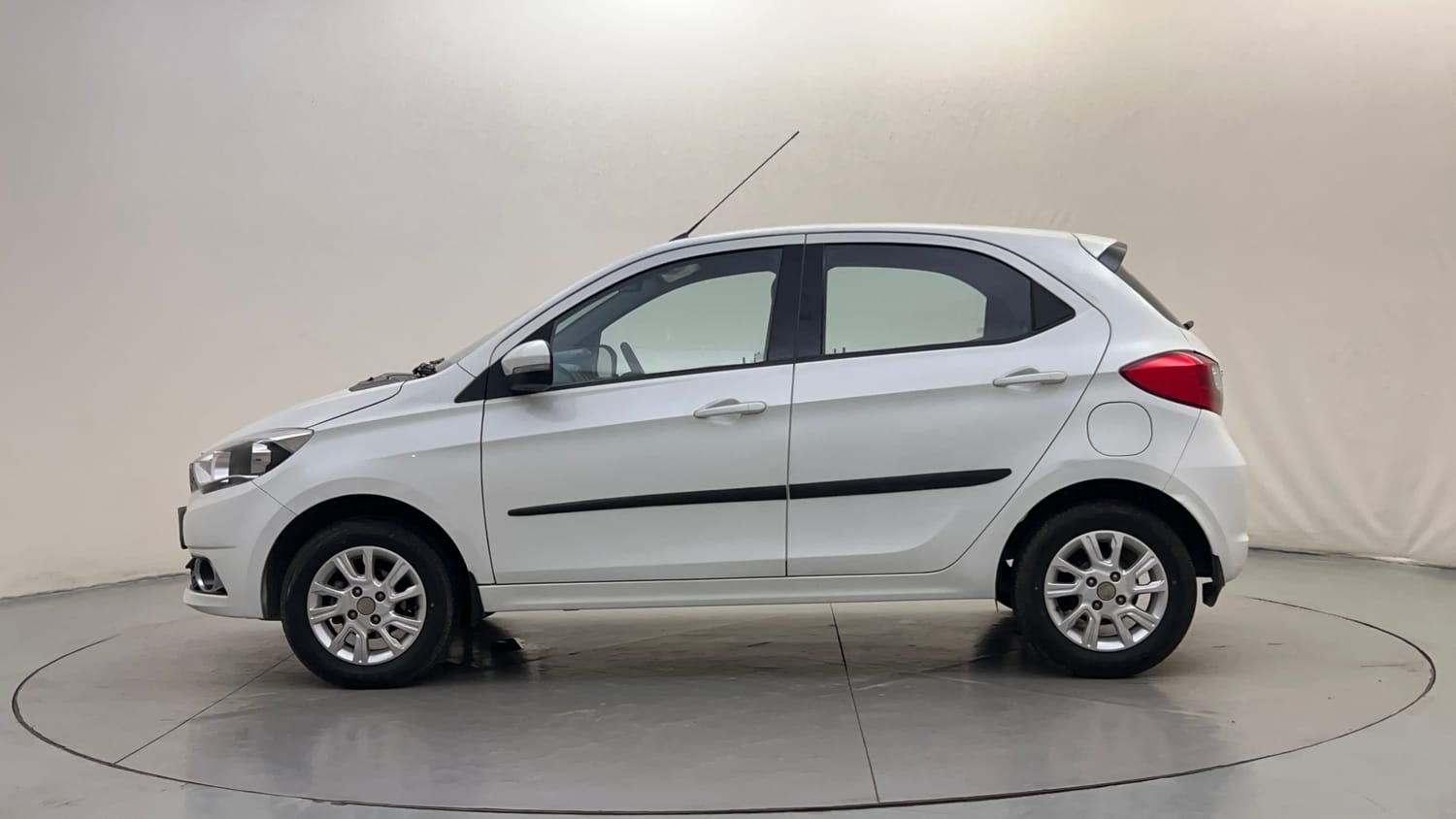 Used 2018 Tata Tiago Revotron XZ Petrol Manual exterior LEFT SIDE VIEW
