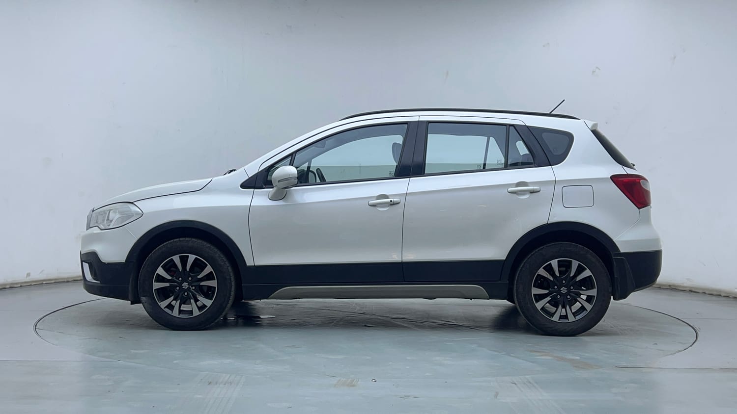 Used 2019 Maruti Suzuki S-Cross Zeta 1.3 Diesel Manual exterior LEFT SIDE VIEW