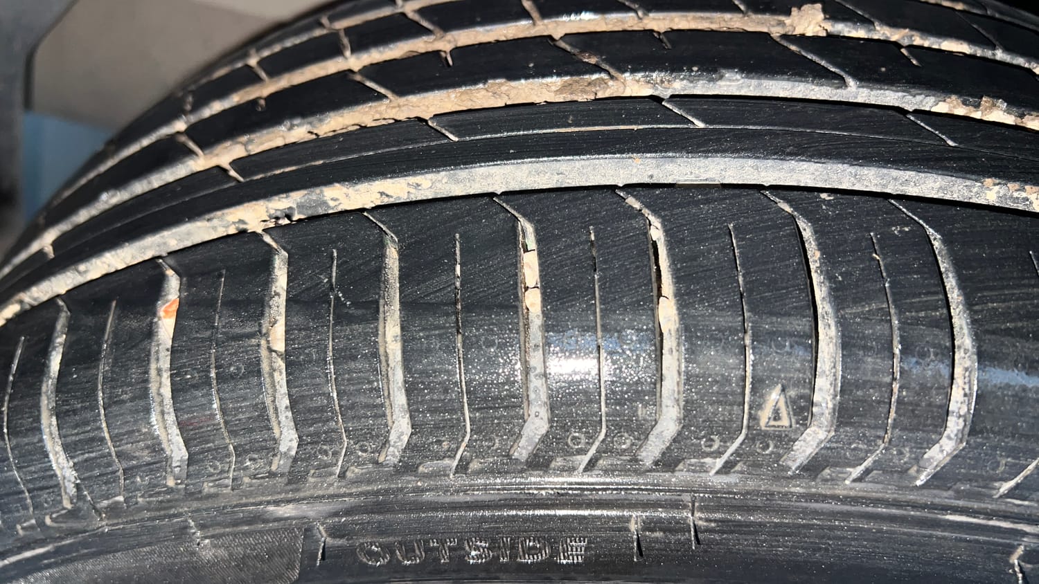 Used 2022 Maruti Suzuki New Ertiga VXi Petrol Manual tyres RIGHT REAR TYRE TREAD VIEW