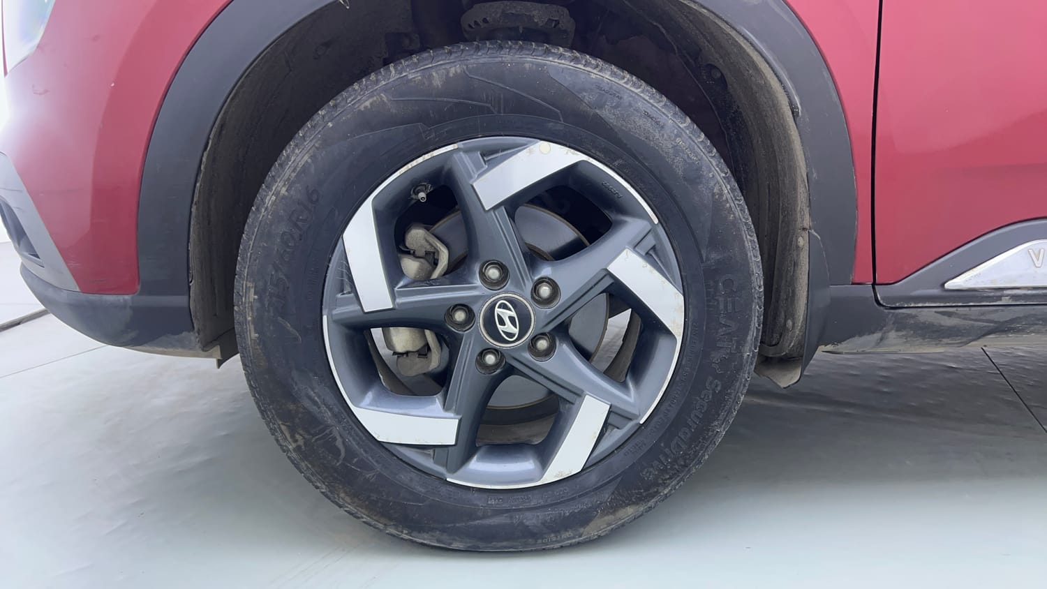Used 2019 Hyundai Venue SX Plus 1.0 Turbo DCT Dual Tone Petrol Automatic tyres LEFT FRONT TYRE RIM VIEW