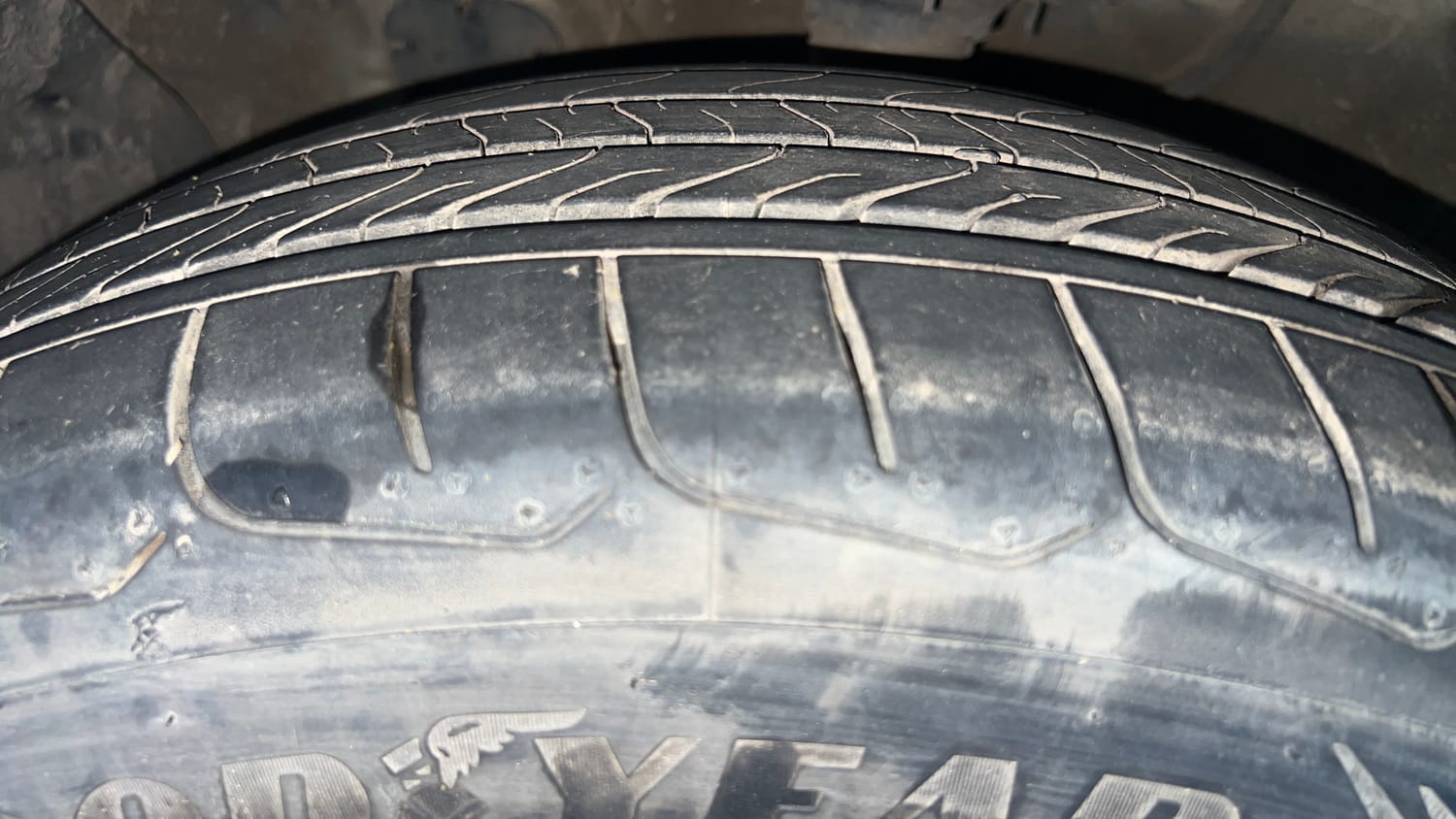 Used 2018 Hyundai Creta SX Plus 1.6 AT Petrol Petrol Automatic tyres LEFT FRONT TYRE TREAD VIEW
