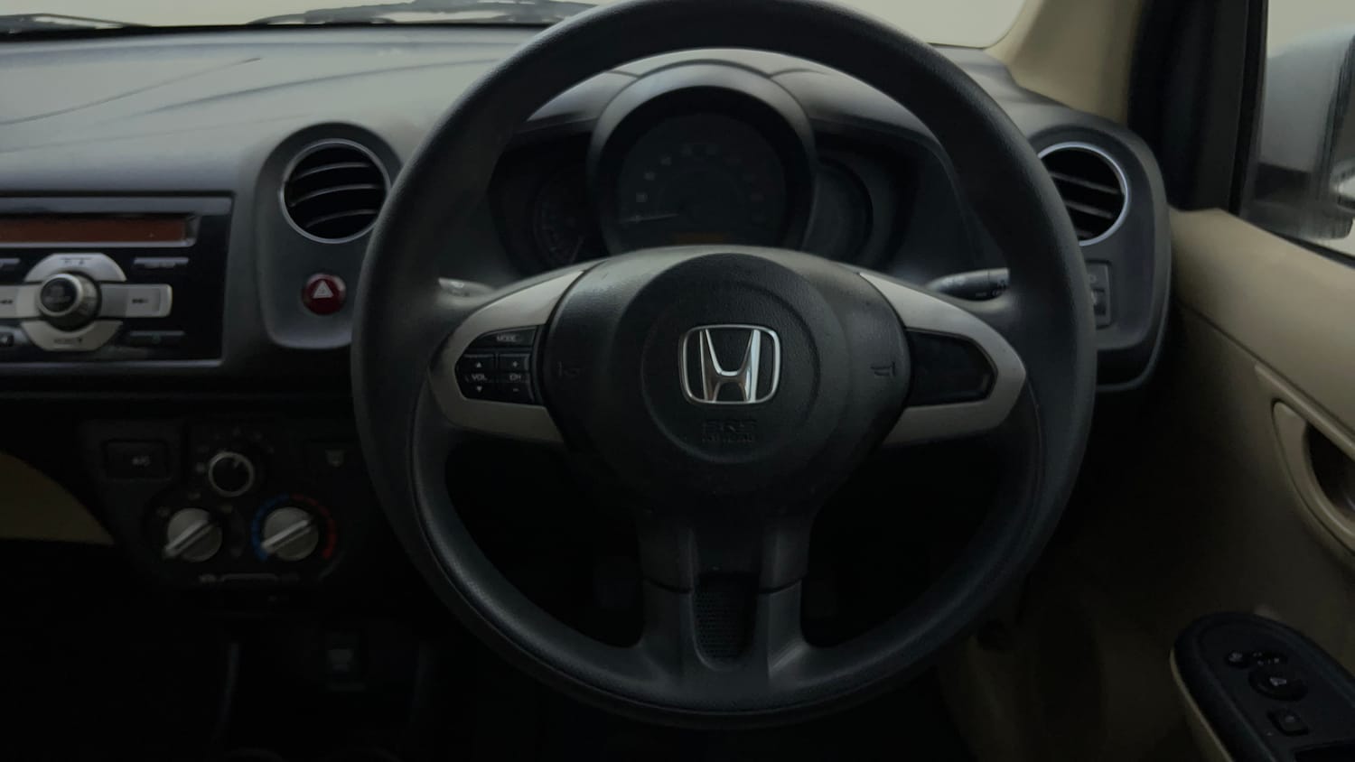 Used 2015 Honda Amaze 1.2 SX i-VTEC Petrol Manual top_features Steering mounted controls