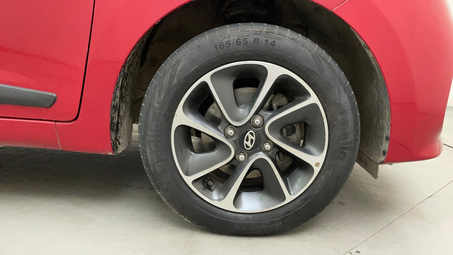 Used 2018 Hyundai Grand i10 Asta 1.2 Kappa VTVT Petrol Manual tyres RIGHT FRONT TYRE RIM VIEW