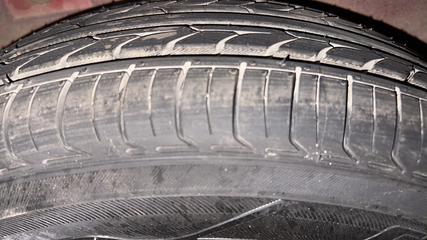 Used 2012 Hyundai i10 Sportz 1.2 Kappa2 Petrol Manual tyres RIGHT REAR TYRE TREAD VIEW