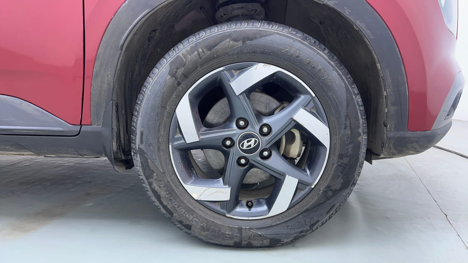 Used 2019 Hyundai Venue SX Plus 1.0 Turbo DCT Petrol Automatic tyres RIGHT FRONT TYRE RIM VIEW