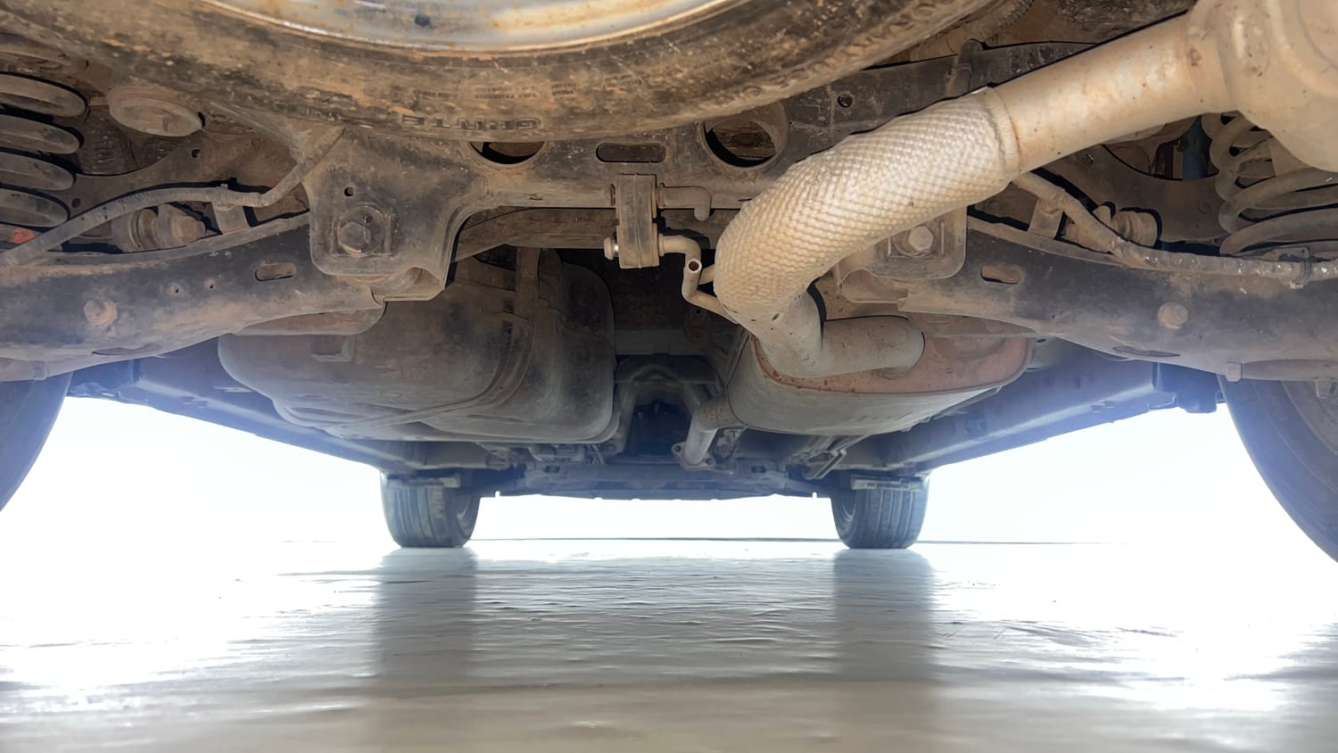 Used 2021 Mahindra XUV700 AX 7 Petrol AT Luxury Pack 7 STR Petrol Automatic extra REAR UNDERBODY VIEW (TAKEN FROM REAR)