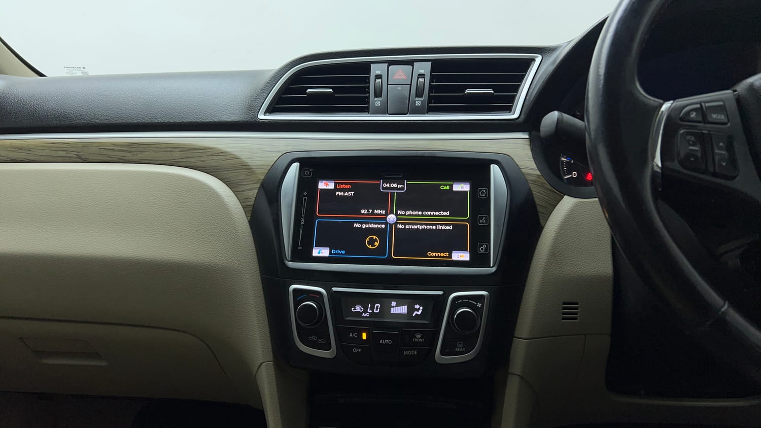 Used 2020 Maruti Suzuki Ciaz Alpha 1.5 AT Petrol Automatic top_features Integrated (in-dash) music system