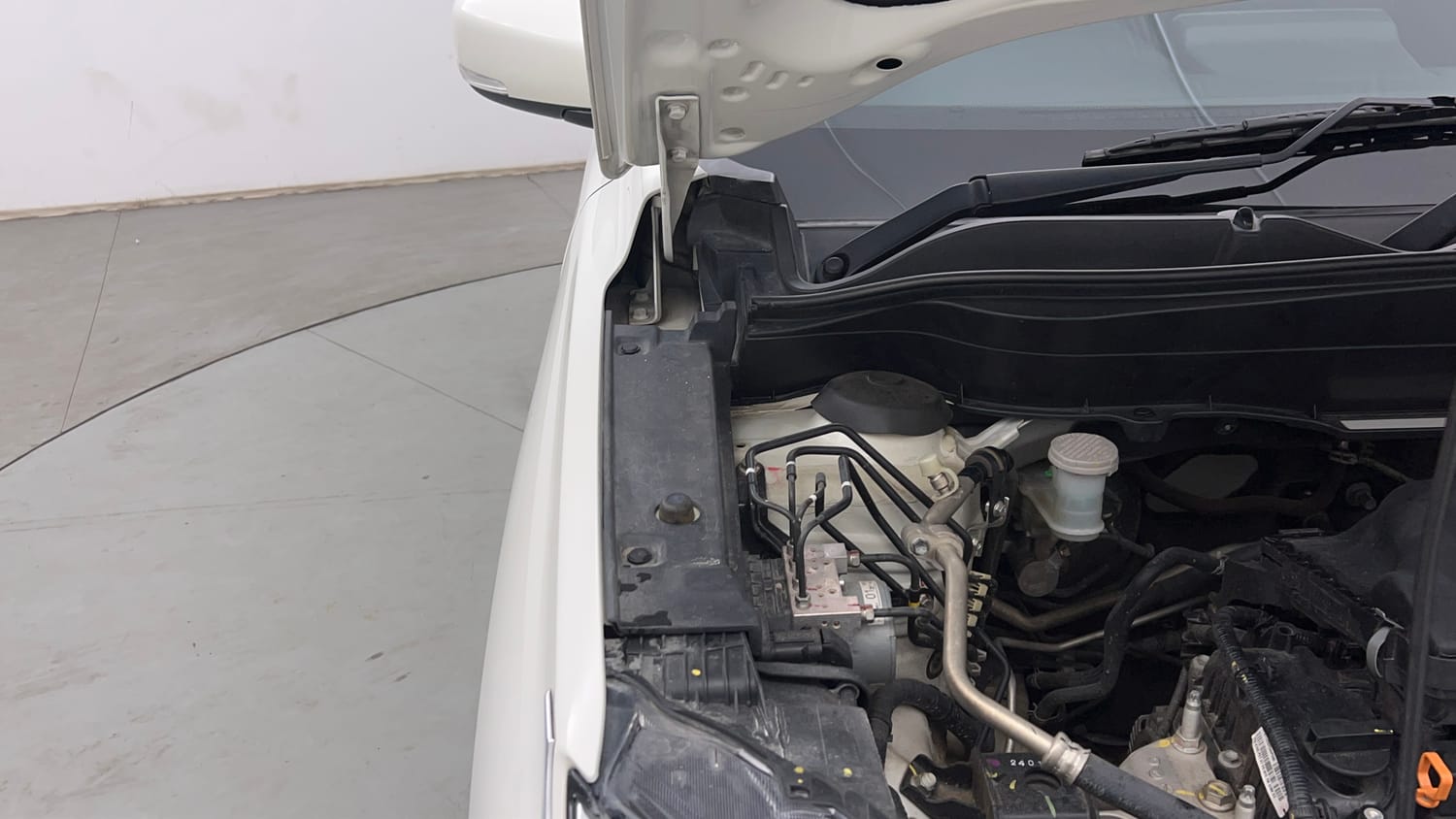 Used 2024 Toyota Urban Cruiser Hyryder G AT NeoDrive Petrol Automatic engine ENGINE RIGHT SIDE HINGE & APRON VIEW