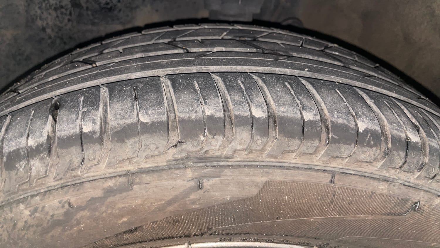 Used 2019 Hyundai Elite i20 Asta 1.2 (O) Petrol Manual tyres LEFT FRONT TYRE TREAD VIEW