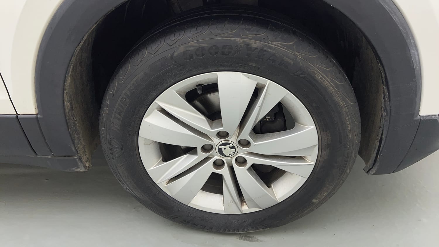 Used 2021 Skoda Kushaq Ambition 1.0L TSI MT Petrol Manual tyres RIGHT FRONT TYRE RIM VIEW