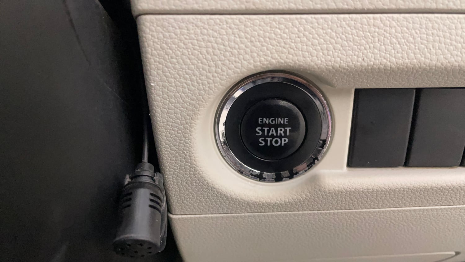 Used 2017 Maruti Suzuki Ignis Zeta 1.2 AMT Petrol Automatic top_features Keyless start