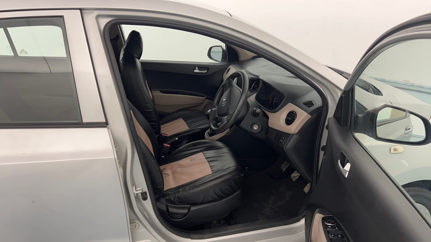 Used 2017 Hyundai Grand i10 Sportz 1.2 Kappa VTVT Petrol Manual interior RIGHT SIDE FRONT DOOR CABIN VIEW