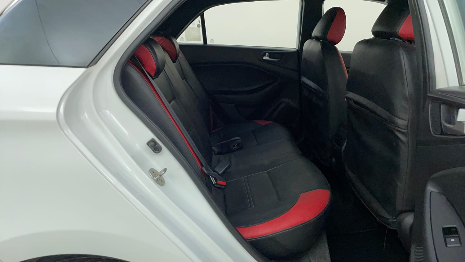 Used 2019 Hyundai Elite i20 Sportz Plus 1.2 Dual Tone Petrol Manual interior RIGHT SIDE REAR DOOR CABIN VIEW
