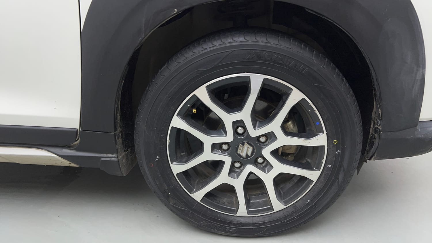 Used 2023 Maruti Suzuki XL6 Zeta MT CNG Cng Manual tyres RIGHT FRONT TYRE RIM VIEW