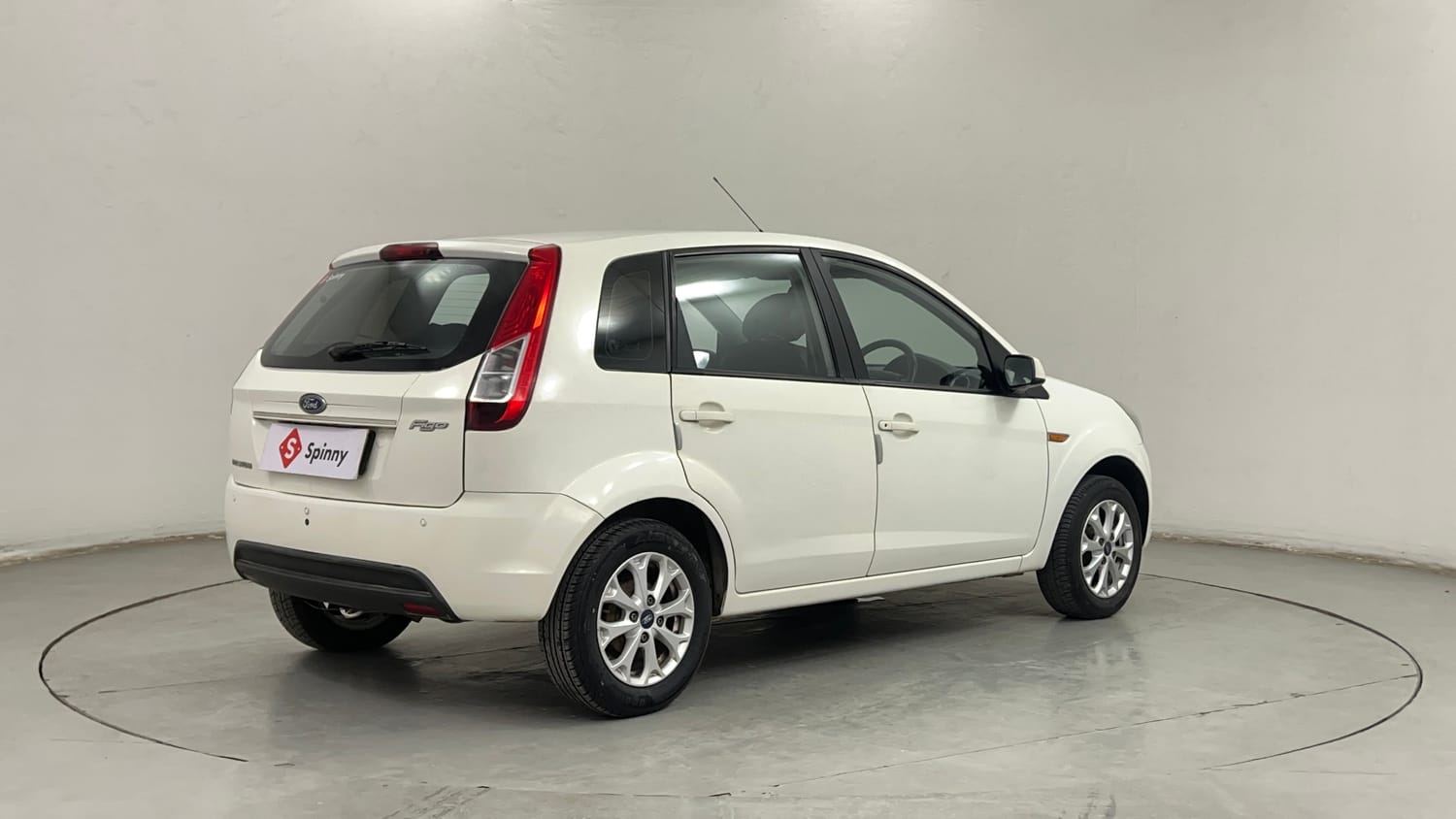 Used 2013 Ford Figo Duratec Petrol Titanium 1.2 Petrol Manual exterior RIGHT REAR CORNER VIEW