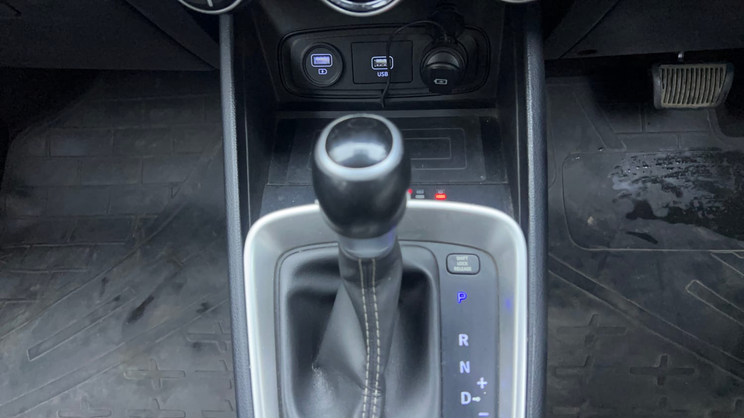 Used 2019 Hyundai Venue SX Plus 1.0 Turbo DCT Petrol Automatic interior GEAR  KNOB VIEW